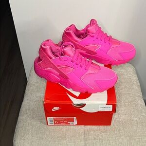 Nike Huarache Kids Sneakers in Vibrant Pink